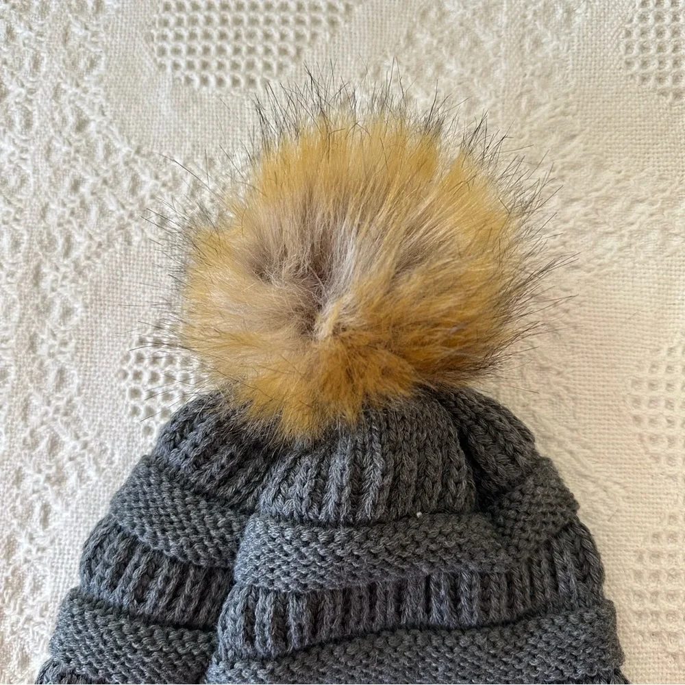Pom Pom Beanie Hat Womens OS Dark Gray Knit Nordic Winter Ski Faux Fur CC NEW